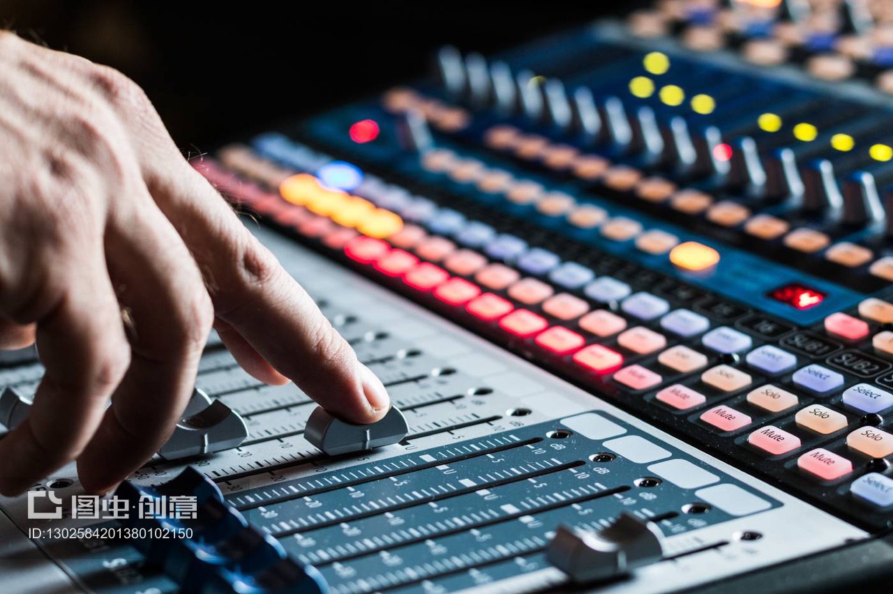 錄音室調音臺:專業(yè)音樂制作