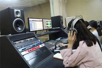 藝術與傳媒系專業(yè)解讀 視覺傳達設計、環(huán)境設計、播音與主持藝術、廣播電視編導